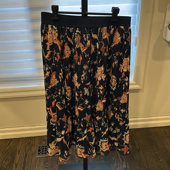 Olsen NWT Navy Blue, Rust and Cream Skirt - Picture 4 of 9